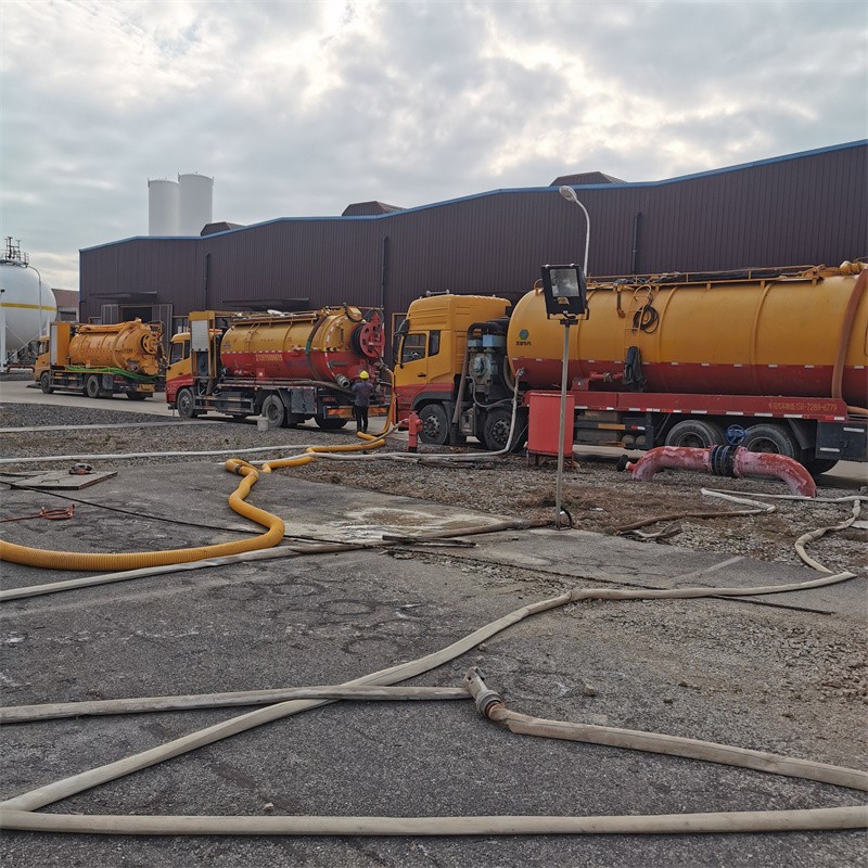 渔薪镇污水池清理